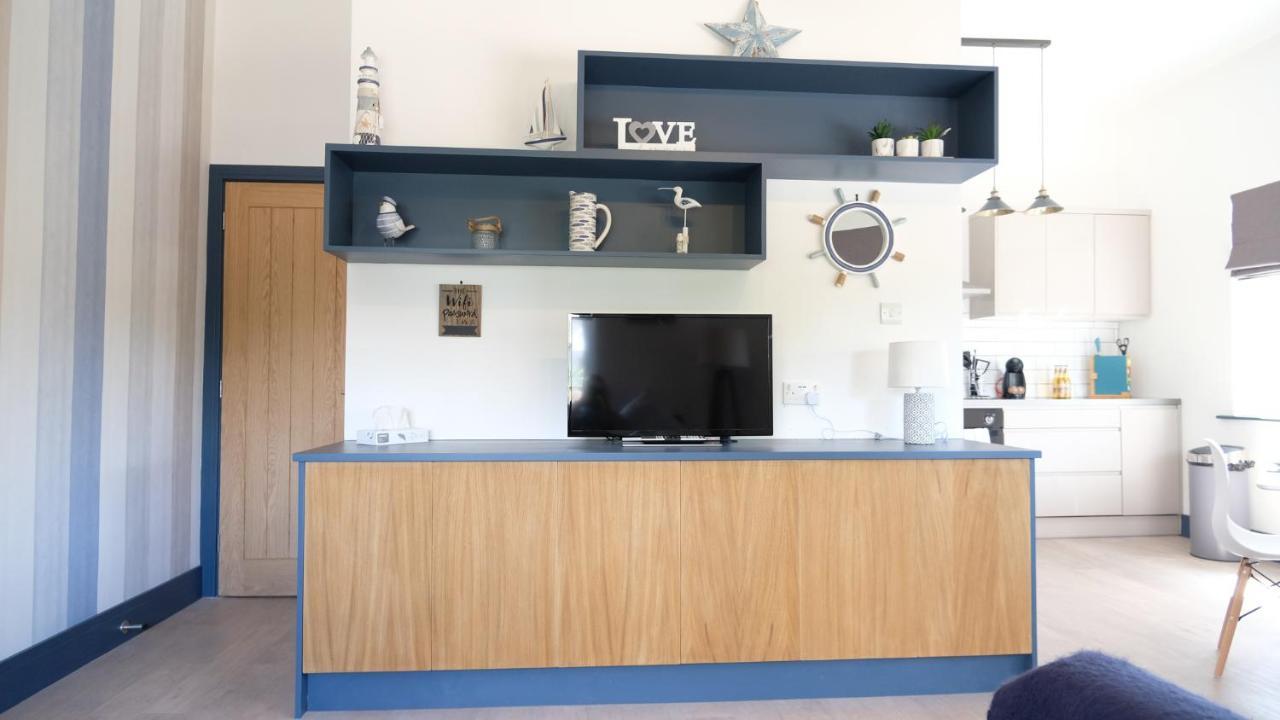 Intimate Entire Flat 9-Min Walk To Boscombe Beach Борнмут Экстерьер фото
