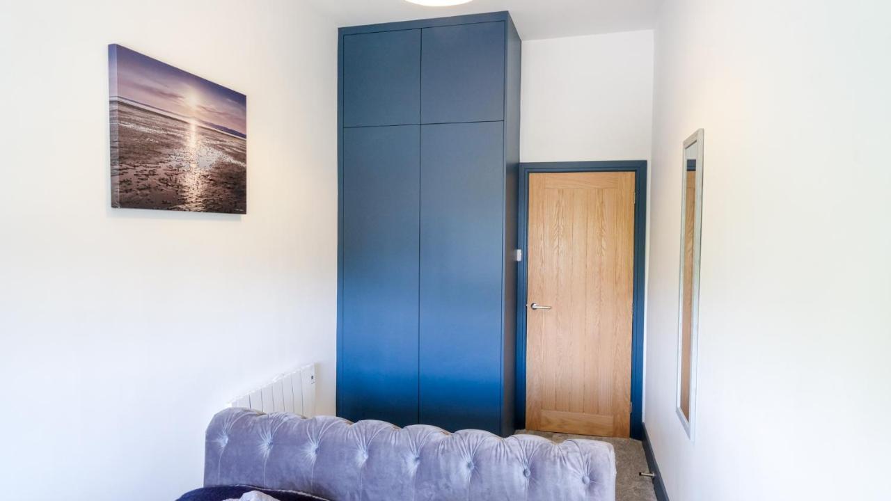 Intimate Entire Flat 9-Min Walk To Boscombe Beach Борнмут Экстерьер фото
